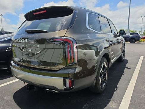 Used 2025 Kia Telluride EX w/ EX Captain's Chair Package FWD image 16