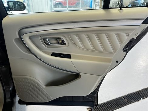 Used 2015 Ford Taurus SE image 20