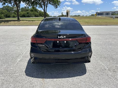 Used 2022 Kia Forte LXS FWD image 3