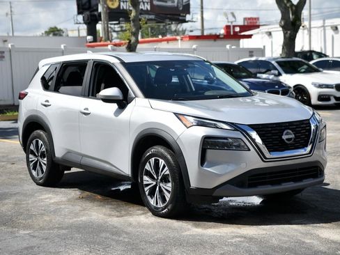 Used 2023 Nissan Rogue SV image 1