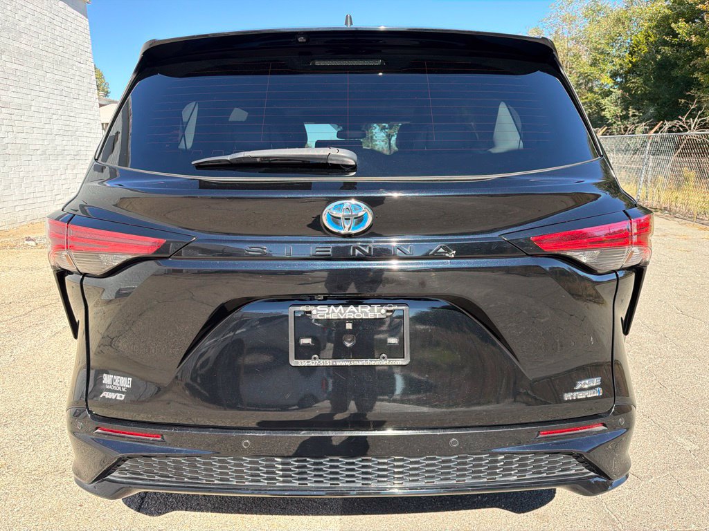 Used 2022 Toyota Sienna XSE AWD/4WD image 3