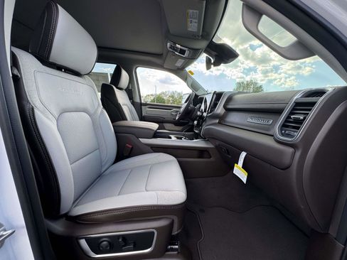 New 2026 RAM 1500 Laramie AWD/4WD image 15