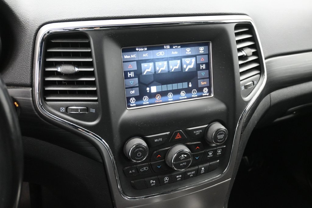 Used 2021 Jeep Grand Cherokee Laredo AWD/4WD image 16