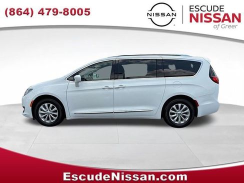 Used 2019 Chrysler Pacifica Touring-L FWD image 6