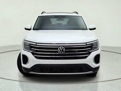 Used 2024 Volkswagen Atlas SE w/ Panoramic Sunroof Package FWD image 3