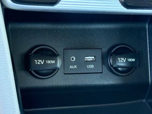 Used 2019 Hyundai Elantra SE FWD image 8
