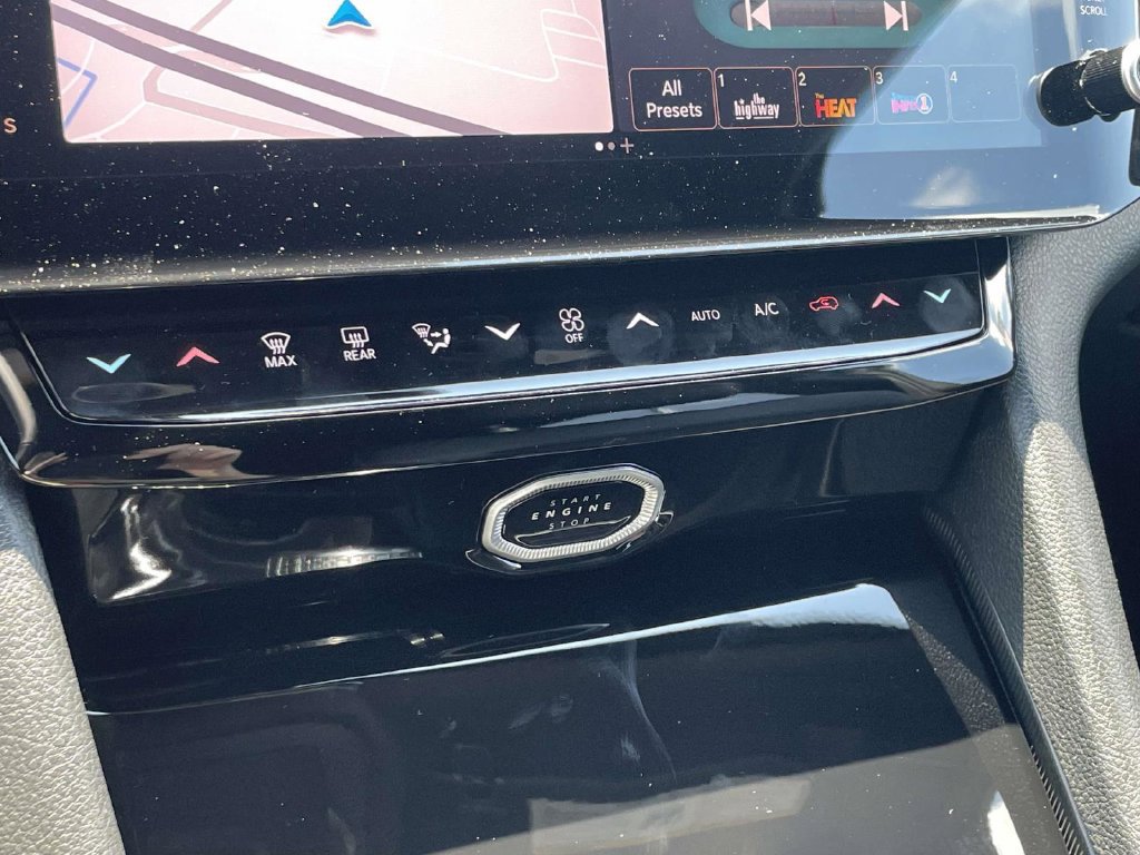 New 2027 Jeep Grand Cherokee Altitude RWD image 38