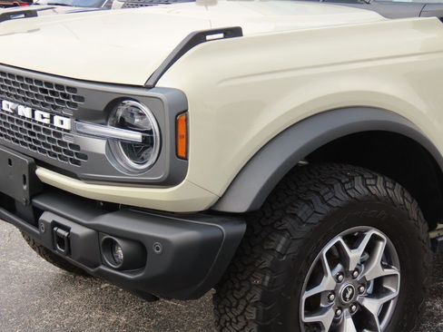 Certified 2025 Ford Bronco Badlands image 3