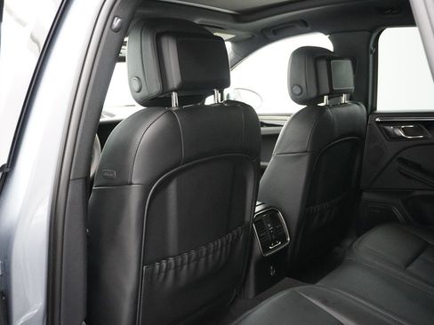 Certified 2026 Porsche Macan AWD/4WD image 25