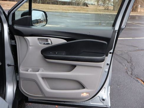 Used 2017 Honda Pilot Touring image 28