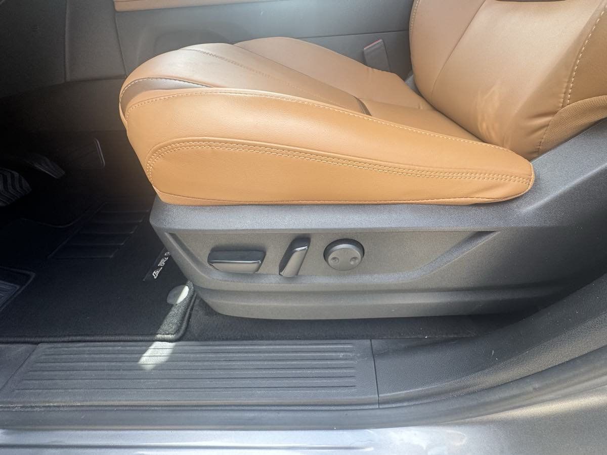 Used 2025 Nissan Armada SL w/ Captain's Chari Seat Package AWD/4WD image 12
