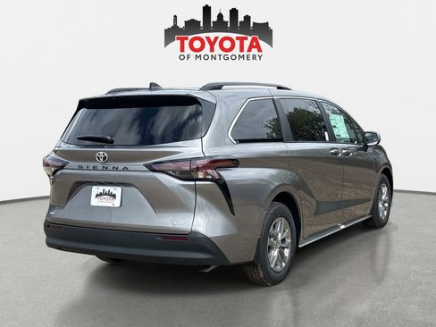 New 2026 Toyota Sienna XLE image 3