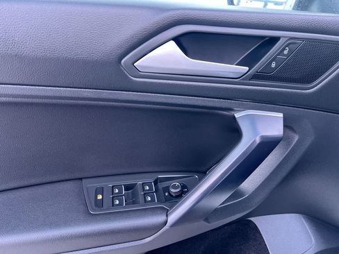 Used 2021 Volkswagen Tiguan SE image 13