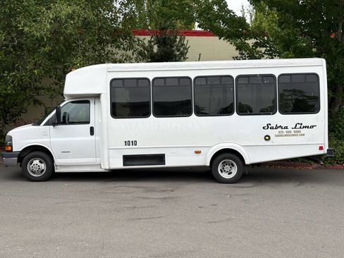Used 2014 Chevrolet Express 4500 w/ Shuttle Bus Package image 2