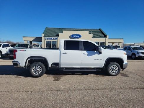 Used 2025 Chevrolet Silverado 2500 LT w/ Convenience Package image 24