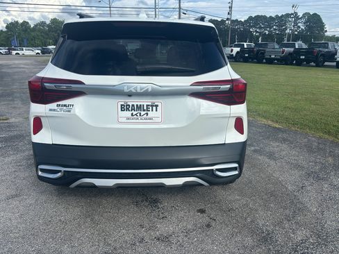 Used 2023 Kia Seltos EX image 3