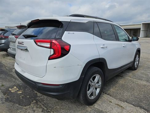 Used 2022 GMC Terrain SLE w/ Driver Convenience Package image 2