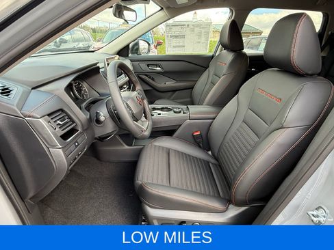 Used 2026 Nissan Rogue SV AWD/4WD image 12