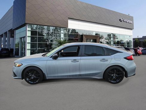 Used 2023 Honda Civic Sport image 3