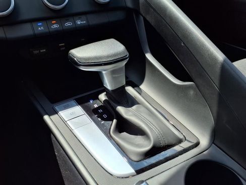 Used 2025 Hyundai Elantra SE image 27