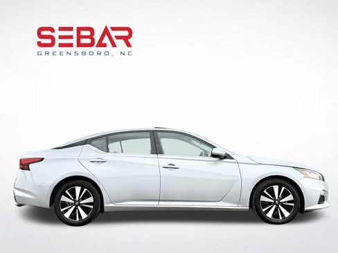 Used 2022 Nissan Altima 2.5 SV w/ SV Premium Package image 6
