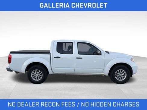 Used 2016 Nissan Frontier SV image 2
