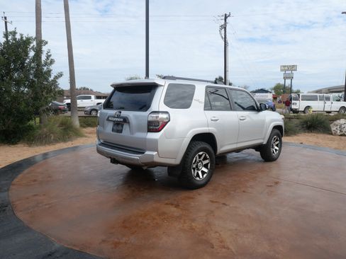 Used 2020 Toyota 4Runner TRD Off-Road Premium image 2