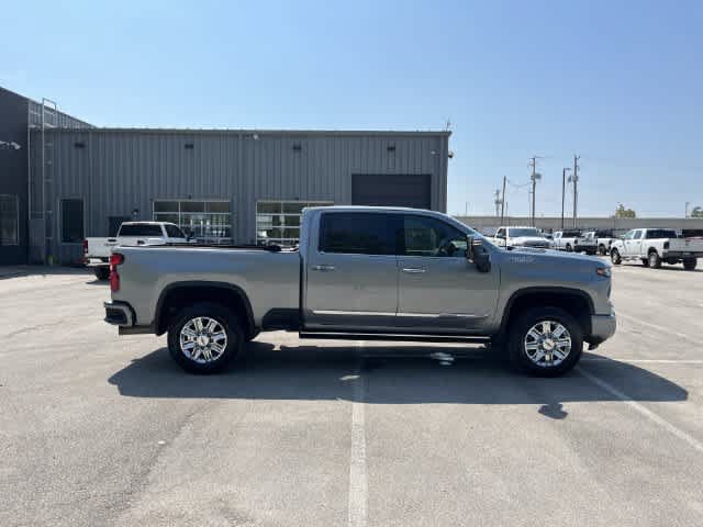 Used 2024 Chevrolet Silverado 2500 High Country w/ High Country Premium Package AWD/4WD image 9