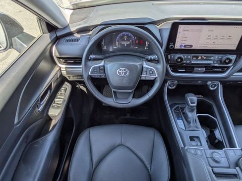 Used 2025 Toyota Grand Highlander FWD image 18