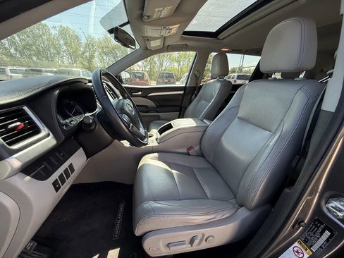 Used 2016 Toyota Highlander XLE AWD/4WD image 30