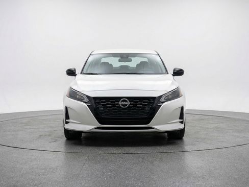 Used 2025 Nissan Altima 2.5 SV image 2