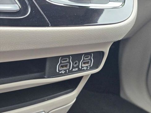 Certified 2023 Chrysler Pacifica Touring-L FWD image 30