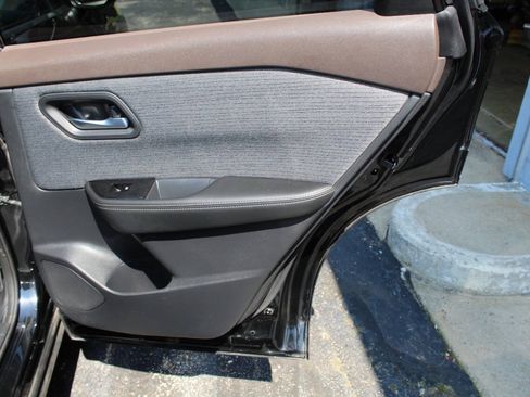 Used 2021 Nissan Rogue SV AWD/4WD image 22