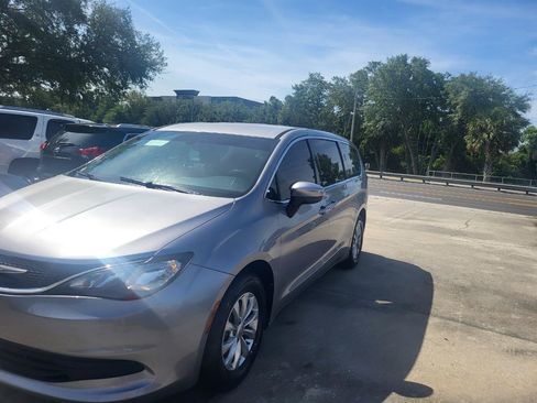 Used 2017 Chrysler Pacifica Touring w/ Tire & Wheel Group FWD image 74