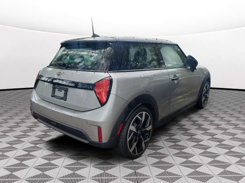 Used 2025 MINI Cooper 2-Door Hardtop image 4