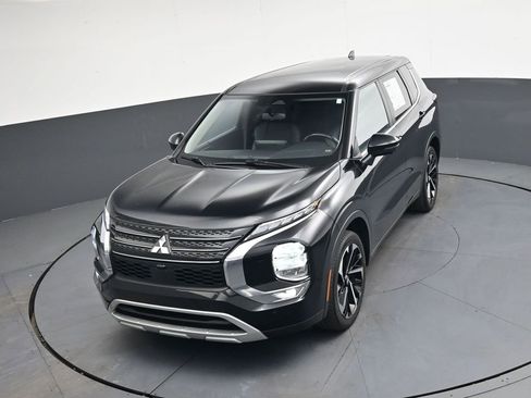 Used 2024 Mitsubishi Outlander SE image 32