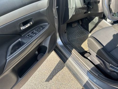 Used 2018 Mitsubishi Outlander AWD image 17