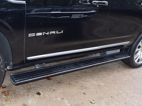 Used 2023 GMC Yukon Denali w/ LPO, Floor Liner Package image 39