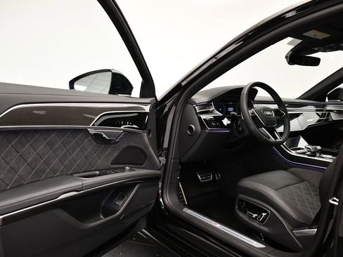 Used 2025 Audi S8 image 34