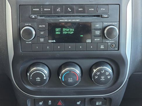 Used 2017 Jeep Compass Latitude image 19