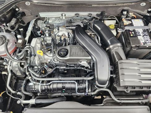 Certified 2024 Volkswagen Taos SE image 16