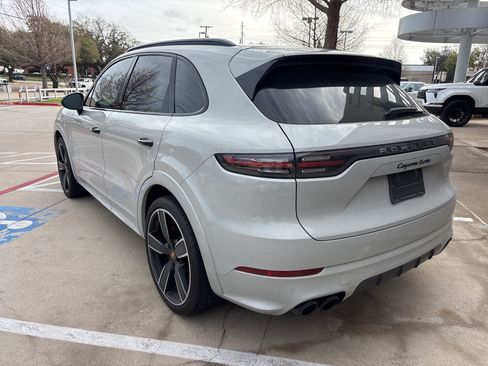 Used 2021 Porsche Cayenne Turbo image 8