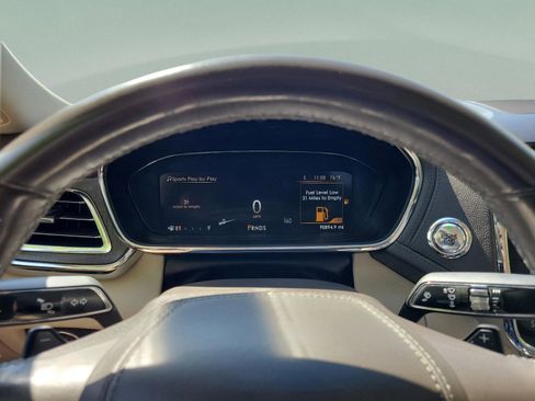 Used 2017 Lincoln Continental Select FWD image 12