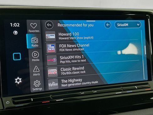 Used 2025 Volkswagen Atlas SE FWD image 21