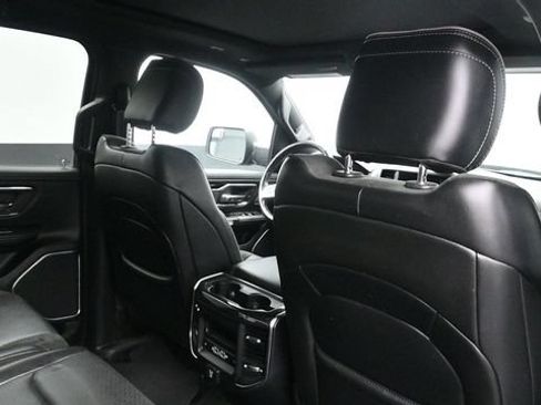 Used 2019 RAM 1500 Laramie AWD/4WD image 12