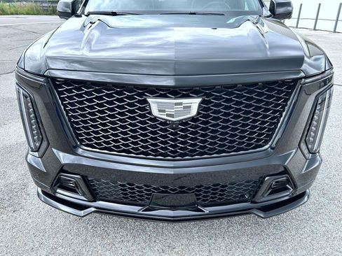 Certified 2026 Cadillac Escalade V w/ LPO, ONYX Package AWD/4WD image 10