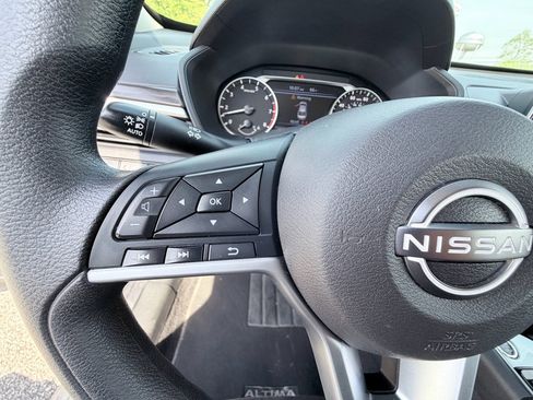 Used 2024 Nissan Altima 2.5 SV image 13