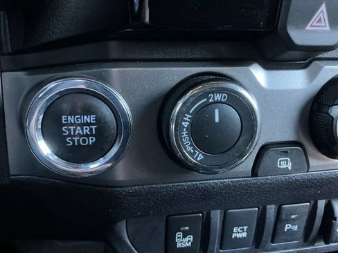 Used 2018 Toyota Tacoma Limited AWD/4WD image 27