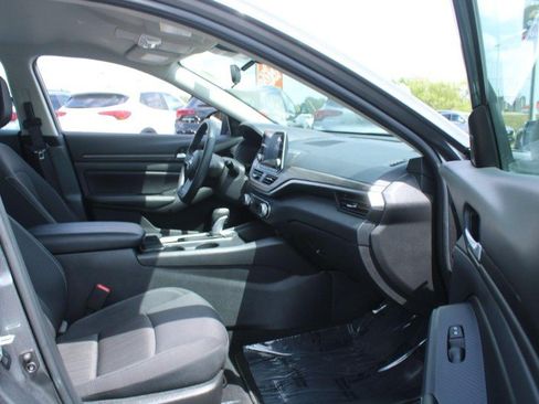 Used 2025 Nissan Altima 2.5 SV FWD image 11