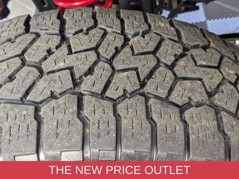 Used 2024 Jeep Gladiator Mojave AWD/4WD image 9